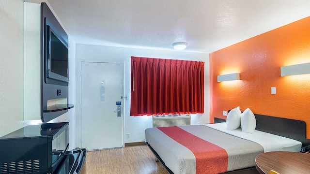 1 QUEEN BED | SMOKING