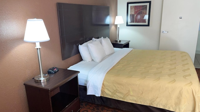 1 King Bed | Non-Smoking