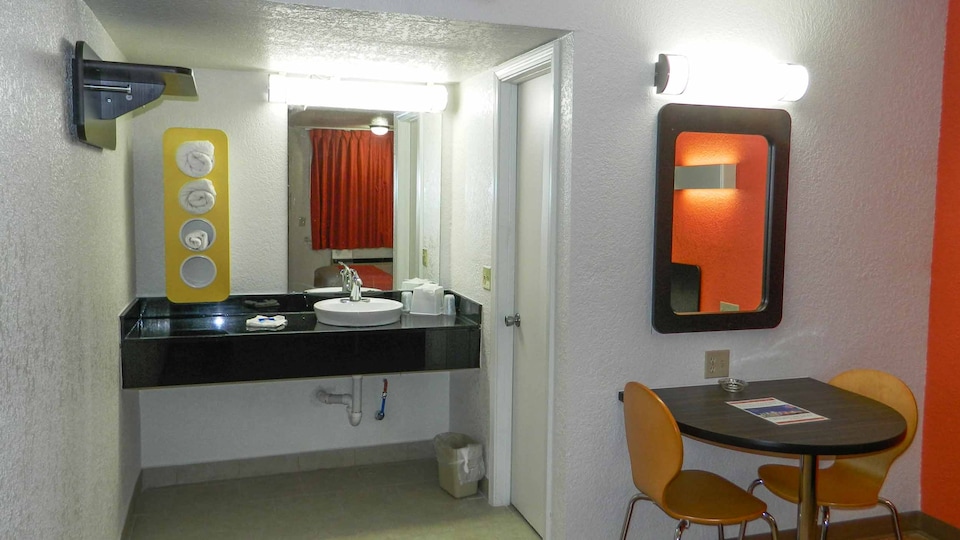 Motel 6 Oklahoma City, OK - Airport East, C73071, Oklahoma City OK