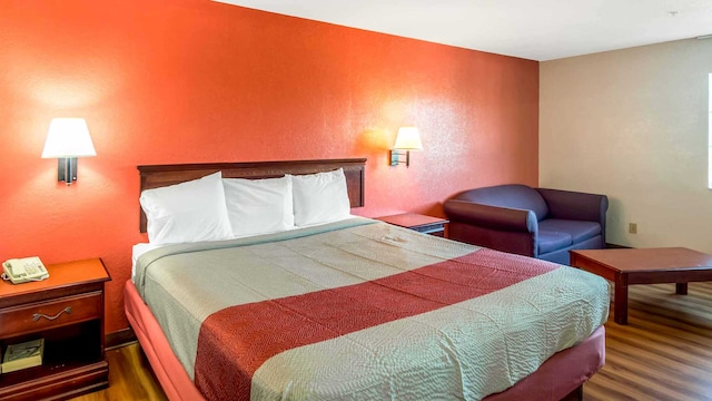 1 King Bed | Non-Smoking