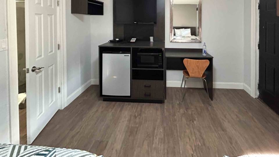 2 Full Beds | Smoking, Micfridge