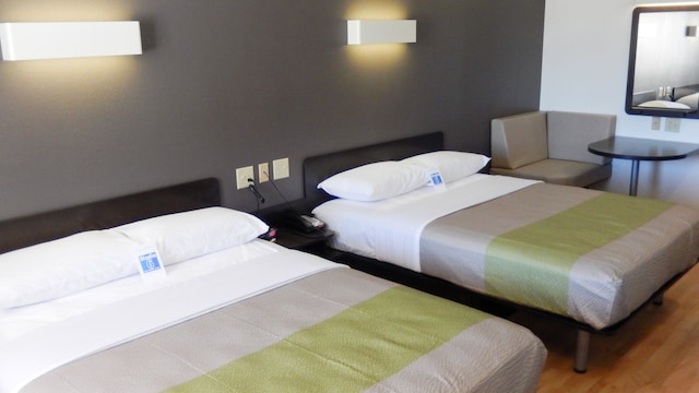 2 Queen Beds | Mobil Access Tub Nsmk Kitchen