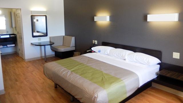 1 King Bed | Mobil Access Tub Nsmk Kitchen