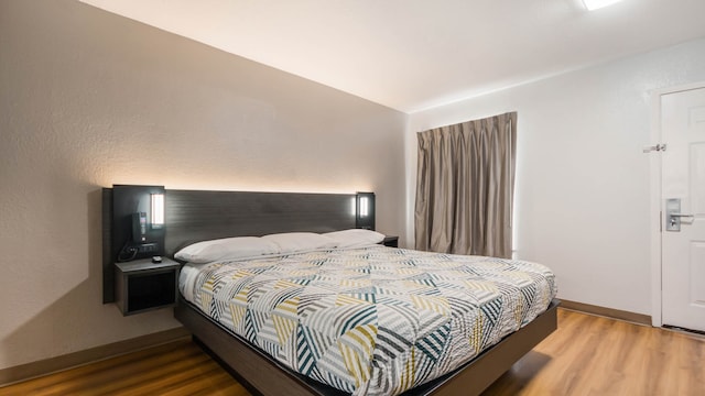 1 King Bed | Mob Acc RI Shwr Ste Nsmk Ktchn