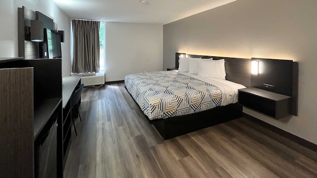 1 King Bed | Mob Acc RI Shwr Nsmk Micfridg