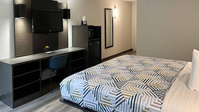 1 King Bed | Non-Smoking, Micfridge