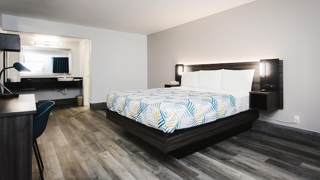 1 King Bed | Non-Smoking, Kitchen