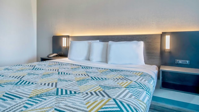 1 King Bed | Smoking, Micfridge