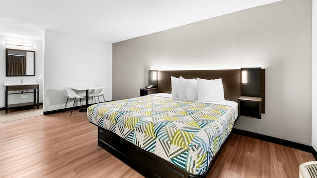 1 King Bed | Non-Smoking, Kitchen