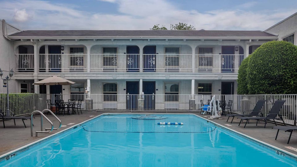 Motel 6 Dallas, TX - Downtown, C75204, Dallas