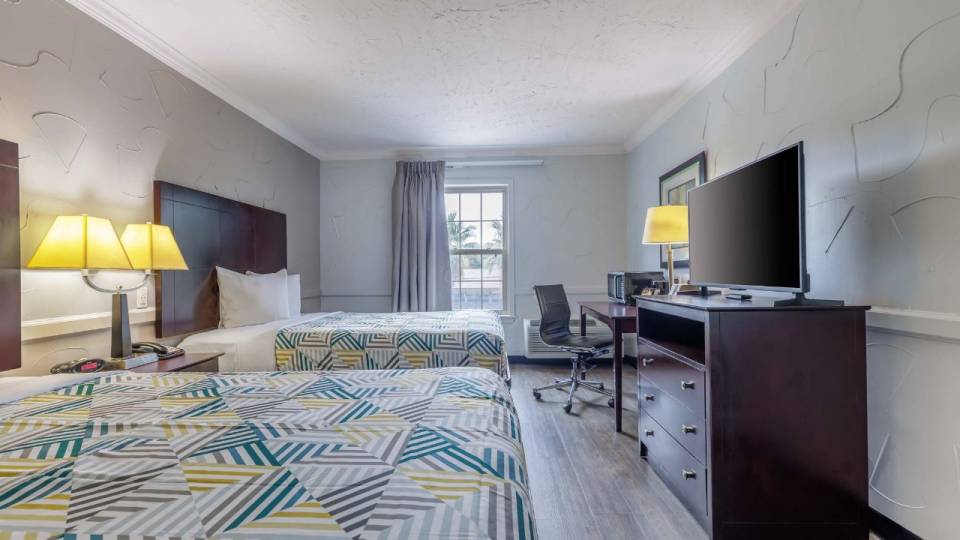 2 Queen Beds | Non-Smoking