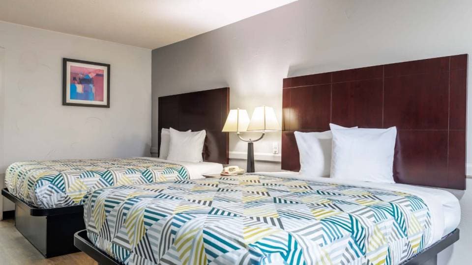 2 Queen Beds | Mobility Accessible Tub Nsmk