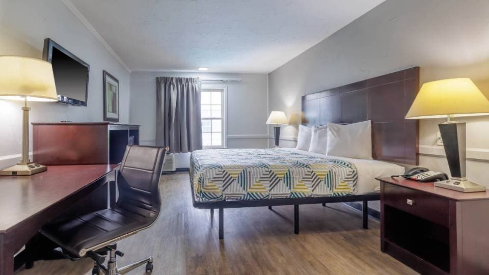 1 King Bed | Mobility Access RI Shwr Smk
