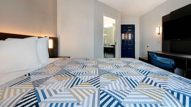 1 QUEEN BED | MOBILITY ACCESSIBLE TUB NSMK