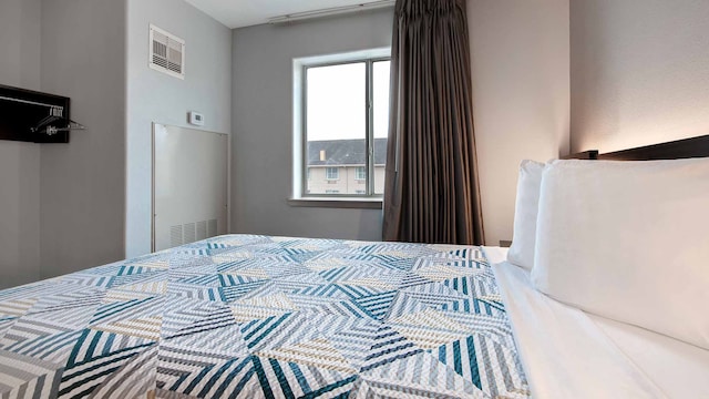 1 QUEEN BED | NON-SMOKING KITCHEN