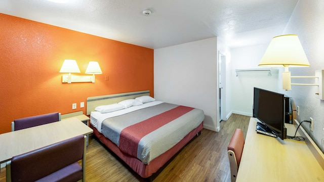 1 KING BED | NON-SMOKING, MICFRIDGE