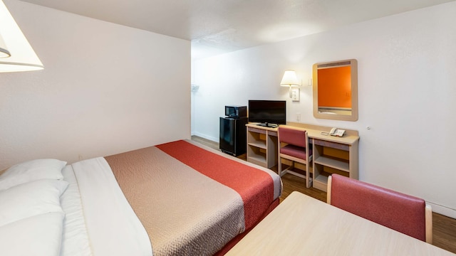 1 KING BED | SMOKING, MICFRIDGE