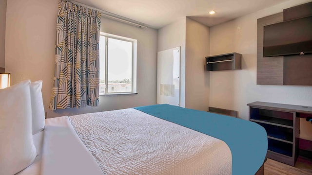 1 Queen Bed | Mobility Accessible Tub Nsmk