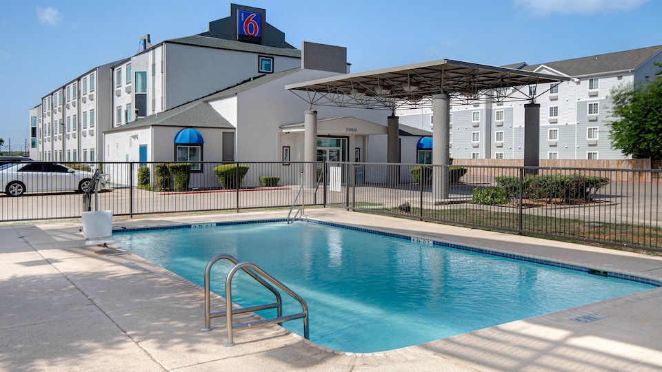 Motel 6 San Antonio, TX - South, C78073, San-Antonio