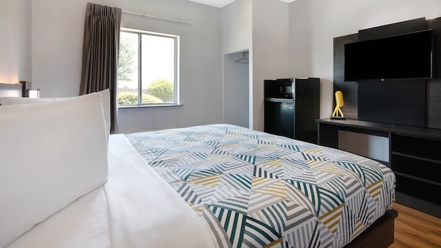 1 King Bed | Non-Smoking