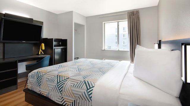 1 Queen Bed | ADA/Tub, Non-Smoking