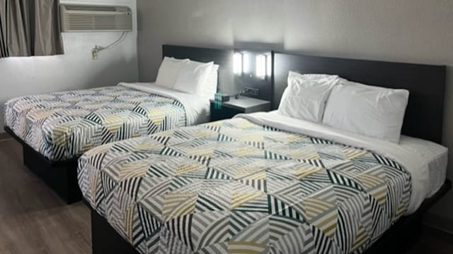 2 Queen Beds | Non-Smoking, Kitchen