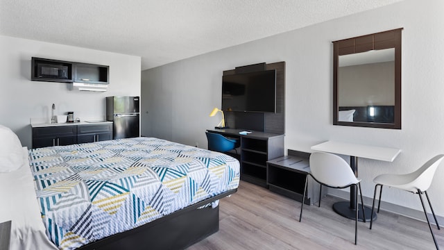 1 King Bed | Mobil Acc RI Shwr Nsmk Kitchen