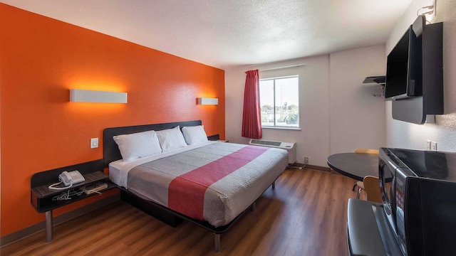 1 King Bed | Non-Smoking