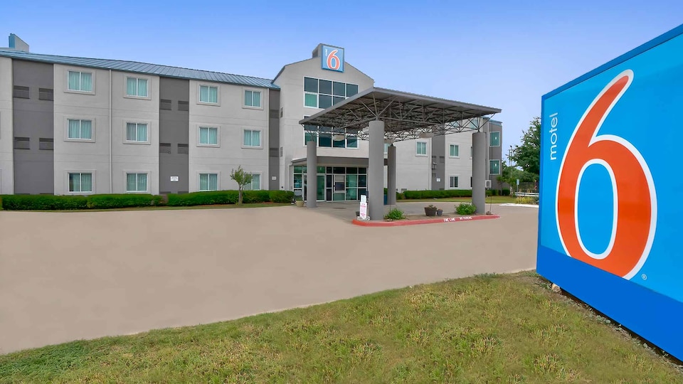 Motel 6 Benbrook, TX - Fort Worth, Benbrook, TX, Benbrook