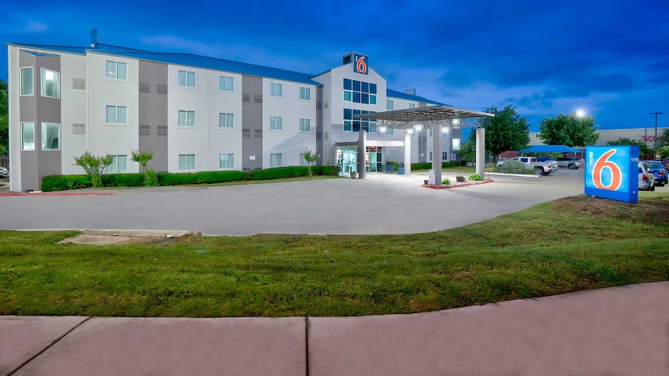 Motel 6 Benbrook, TX - Fort Worth, Benbrook, TX, Benbrook
