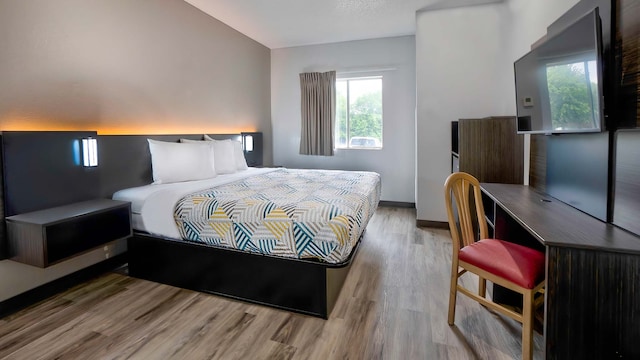 1 King Bed | Mobility Access RI Shwr Smk