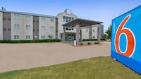 Motel 6 Benbrook, TX - Fort Worth