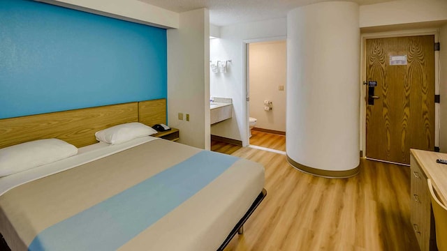 1 King Bed | Non-Smoking