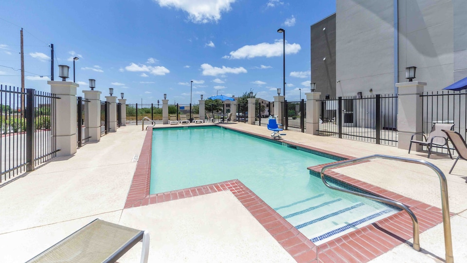 Motel 6 Laredo, TX - Airport, Laredo, Laredo