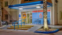 Motel 6 Eagle Pass, TX - Lakeside
