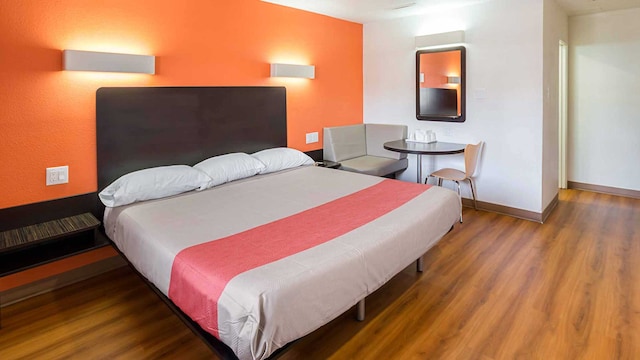 1 KING BED | NON-SMOKING