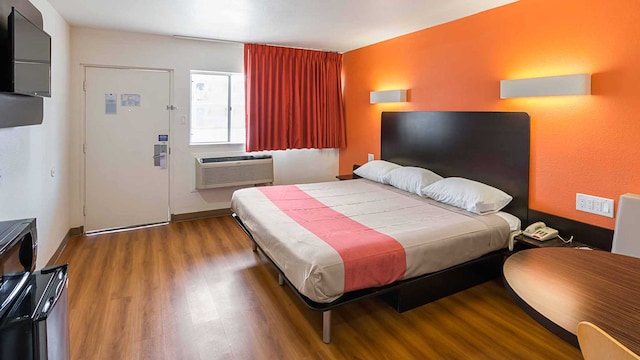 1 KING BED | MOB ACC RI SHWR STE NSMK  MICFRIDGE