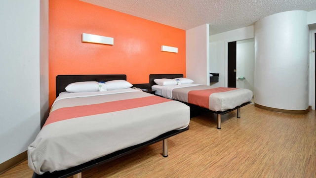 2 Full Beds | Smoking