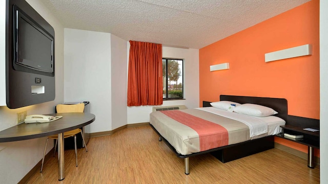 1 Queen Bed | Smoking