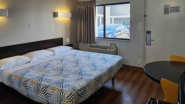 1 KING BED | NON-SMOKING