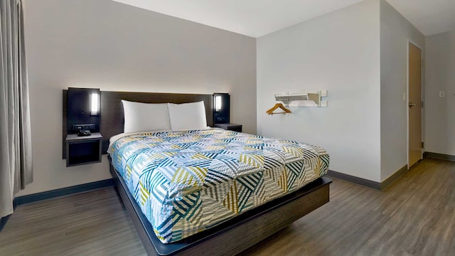 1 Queen Bed | Mob Acc RI Shwr Nsmk Micfridg