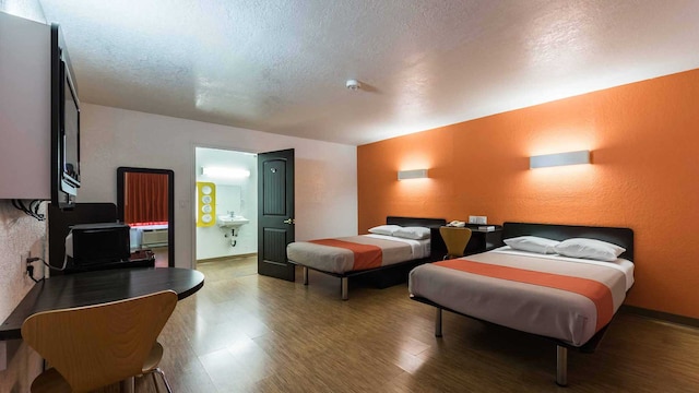 2 FULL BEDS | NON-SMOKING, MICFRIDGE