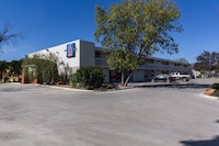 Motel 6 Uvalde, TX