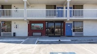 Motel 6 Uvalde, TX