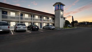 Motel 6 Dallas, TX - Market Center