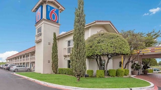 Motel 6 Dallas, TX - Market Center
