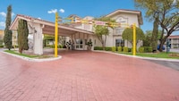 Motel 6 Dallas, TX - Market Center