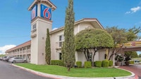 Motel 6 Dallas, TX - Market Center
