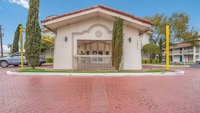 Motel 6 Dallas, TX - Market Center
