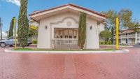 Motel 6 Dallas, TX - Market Center
